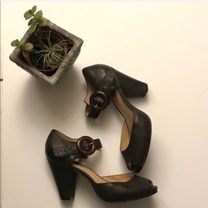 Frye Company-ladies peep toe-Kelsey ankle strap